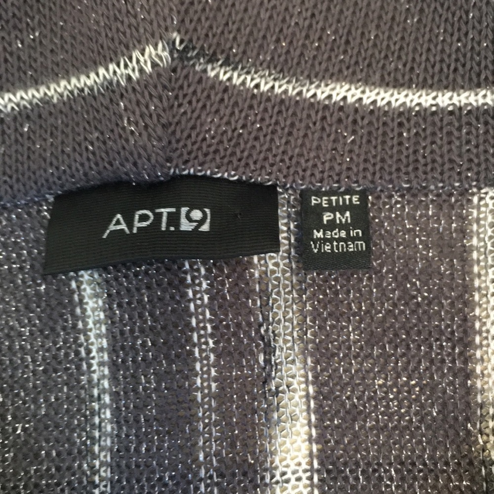 Apt 9 Top - Picture 2 of 4